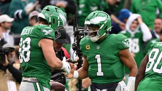 The Fade Five Podcast: Lots of Green by the Bay  (NFL). Photo by Eric Hartline-Imagn Images